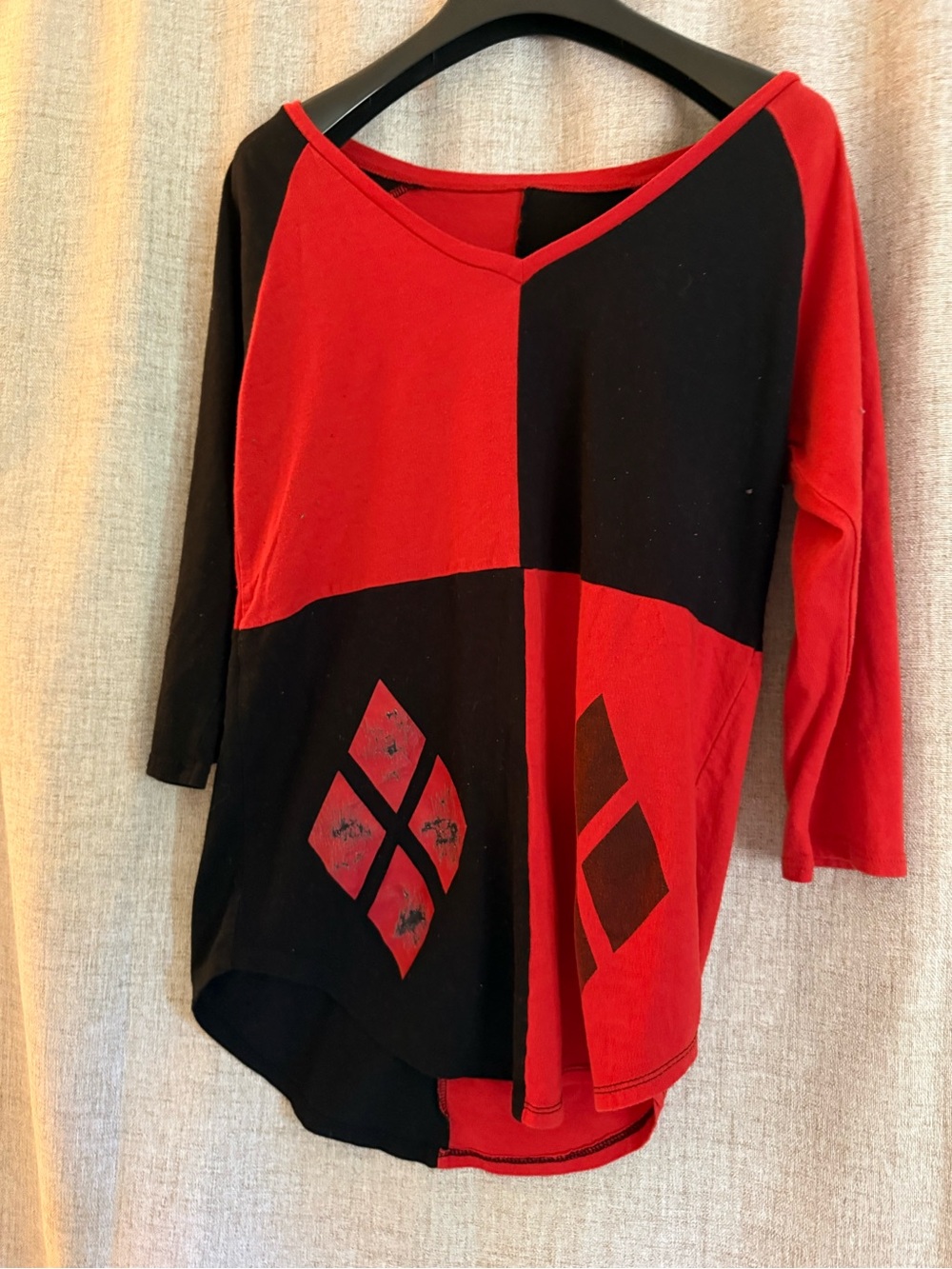 Harley Quinn 3/4 Sleeve Raglan Red and Black Colorblock Top - Picture 2 of 7